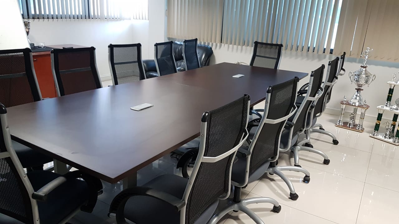 MESA DE JUNTAS MILO